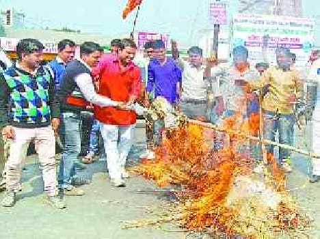 Rahul Gandhi's effigy burnt